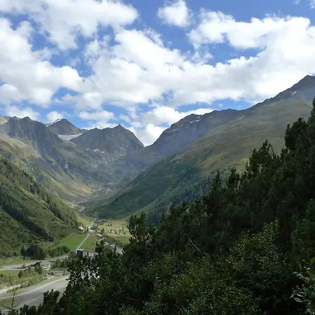 Haus Bergheim Gasthuis Sankt Leonhard im Pitztal